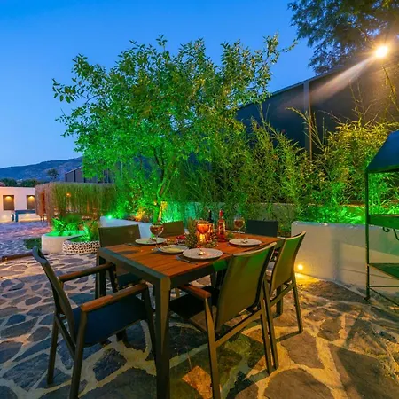 Villa Sleeps 5 With Pool Air Con And Wifi