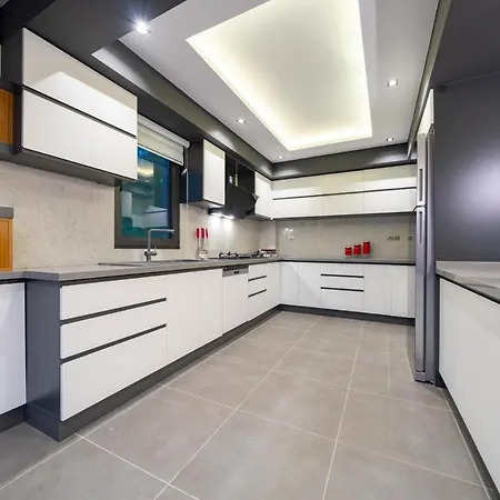فيلة Sleeps 5 With Pool Air Con And Wifi أولدينيس