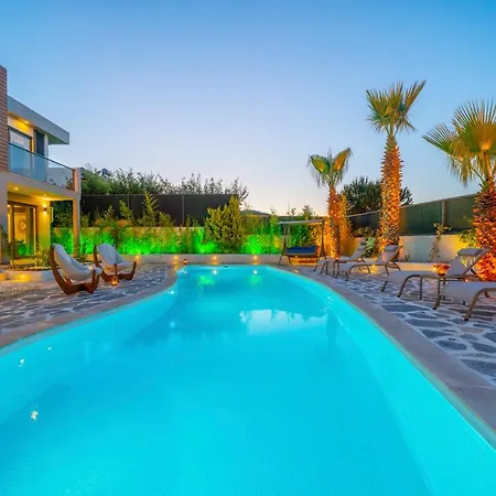 فيلة Sleeps 5 With Pool Air Con And Wifi *